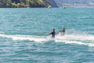 开云体育链接-“快艇冲浪：东三叉湖赛场极速角逐，掀起水上运动的新浪潮”